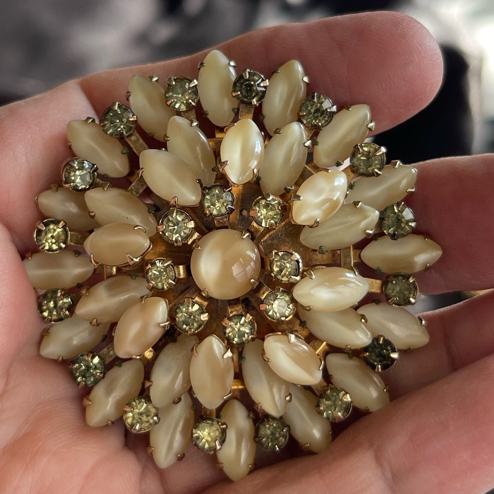 Vintage Gorgeous Pronged Set Bejeweled Brooch - Picture 3 of 3